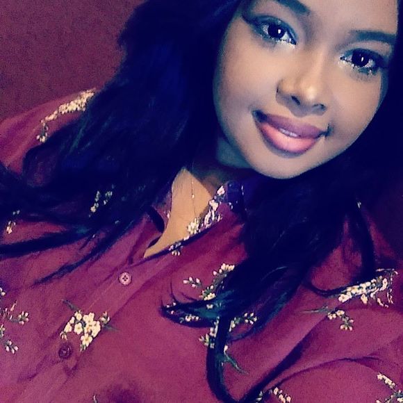 Meet your Posher, Felicia - Picture 1 of 1